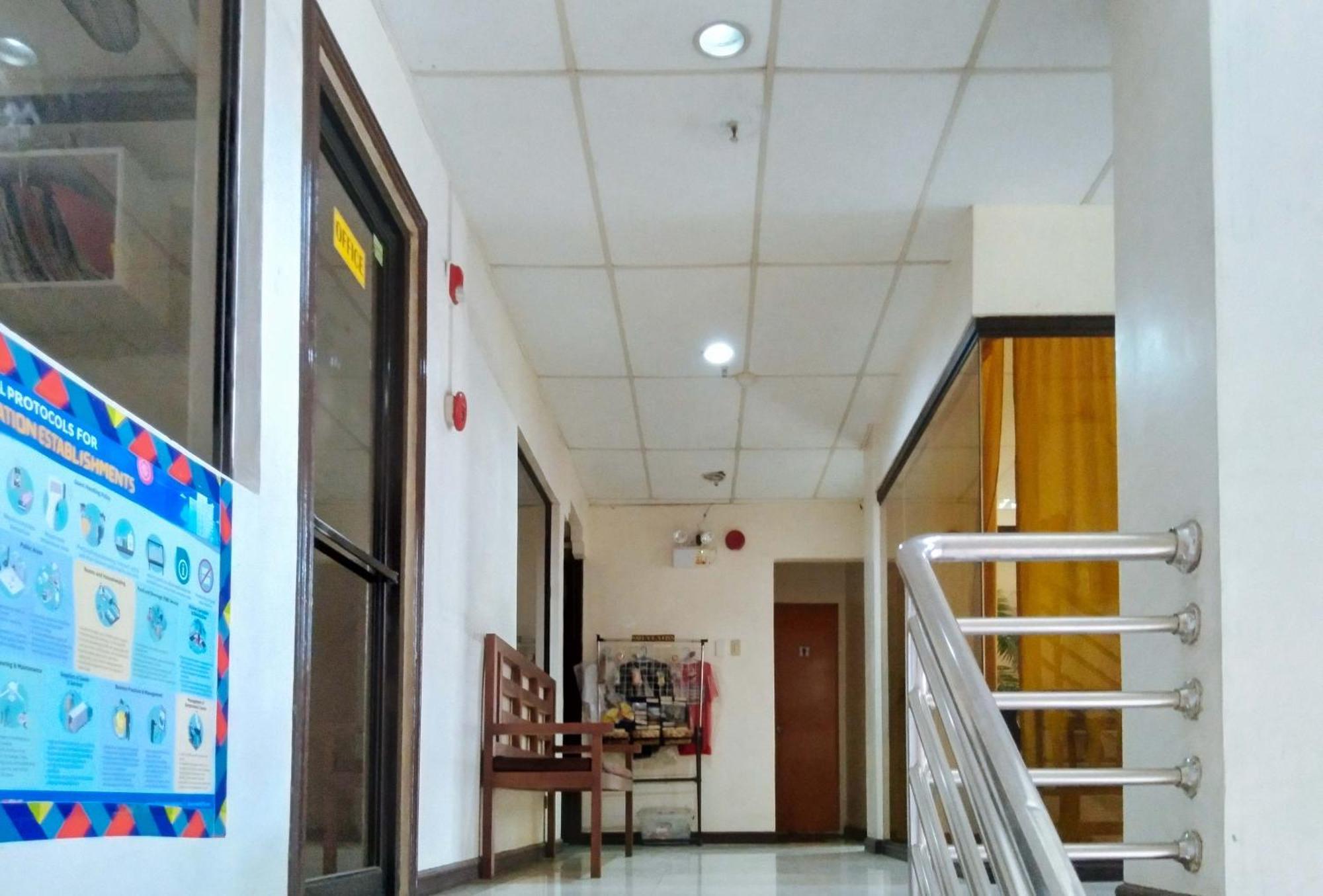 Отель Reddoorz Near Ormoc Port Terminal Экстерьер фото