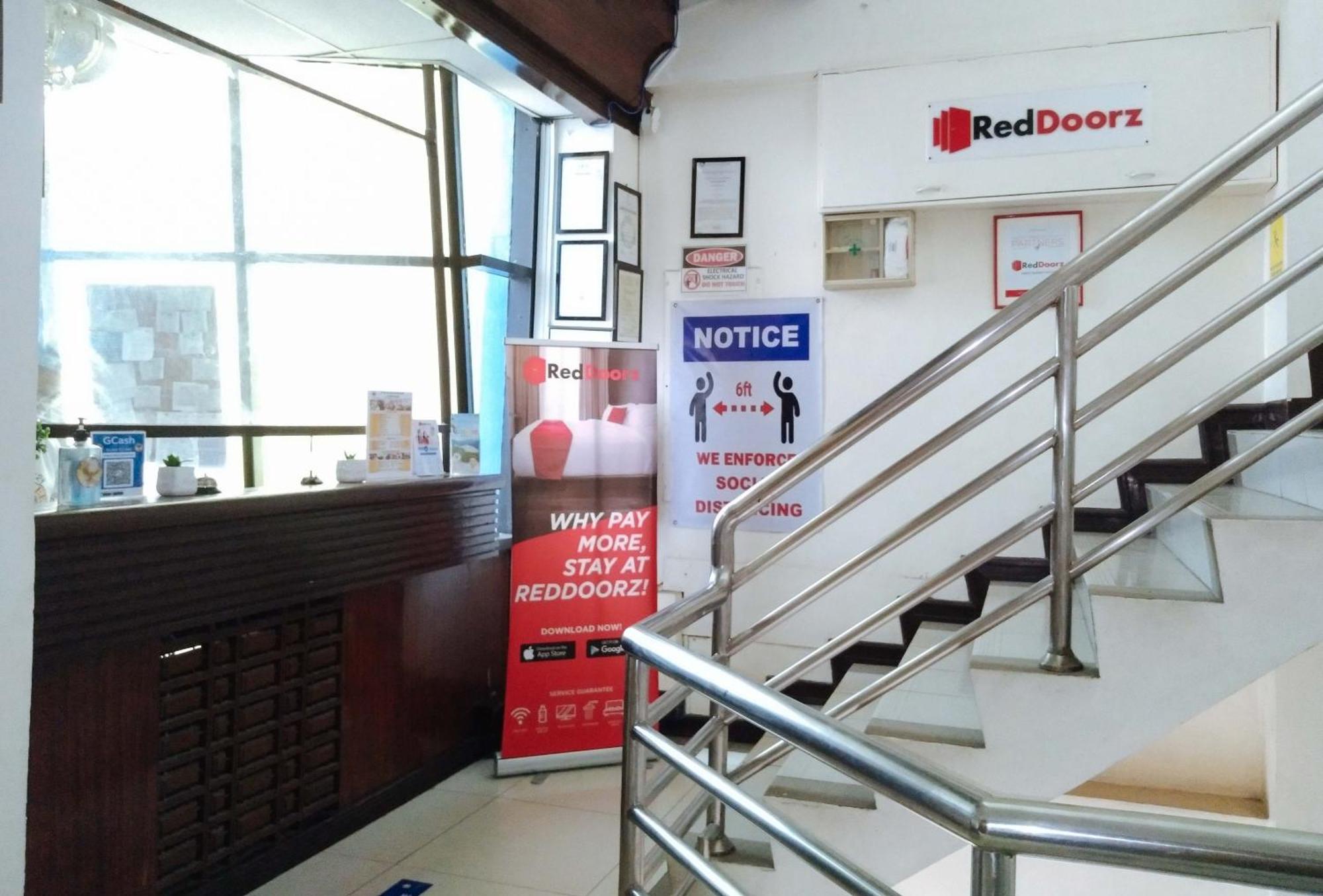 Отель Reddoorz Near Ormoc Port Terminal Экстерьер фото